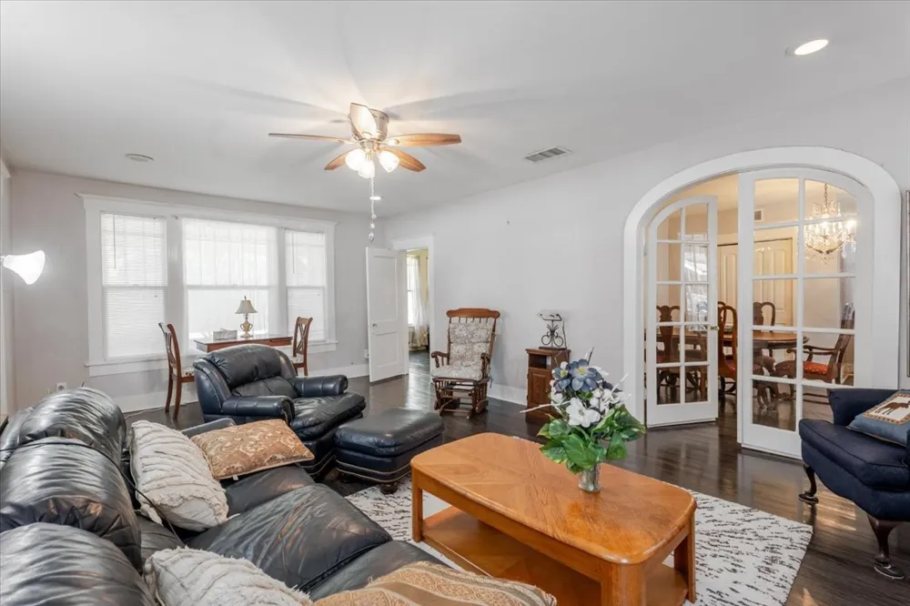 1101 Oak Avenue Mineral Wells, TX 76067