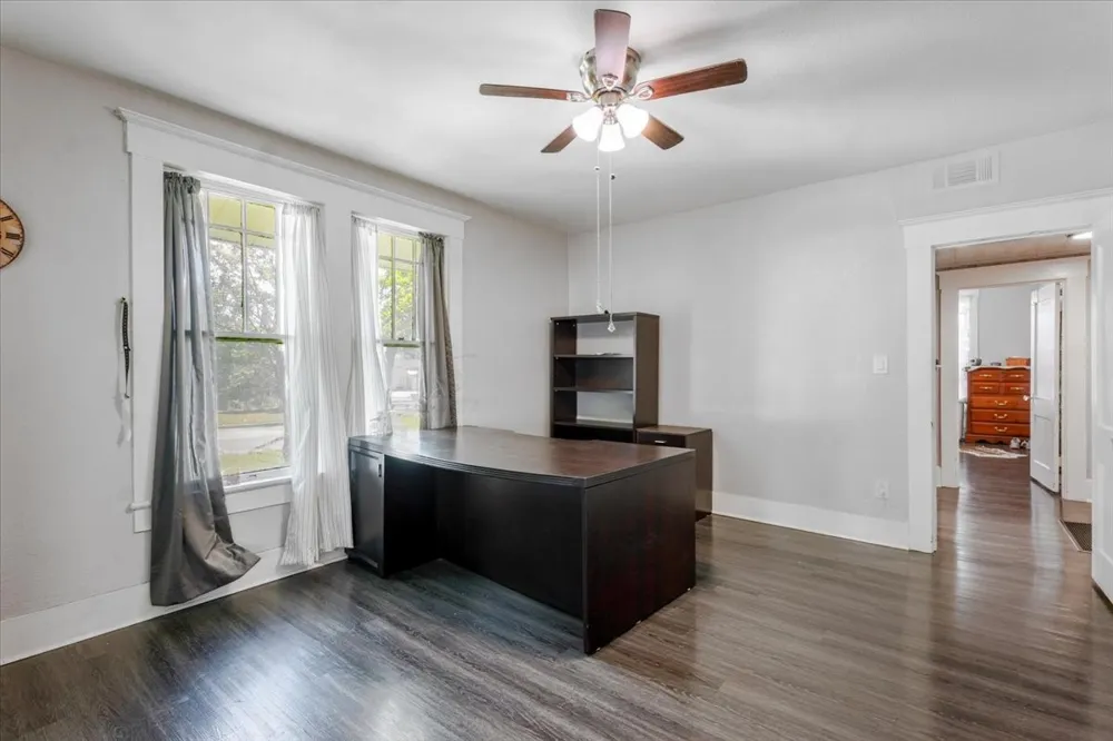 1101 Oak Avenue Mineral Wells, TX 76067