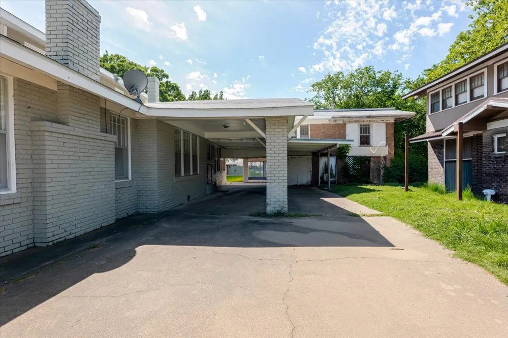 1101 Oak Avenue Mineral Wells, TX 76067