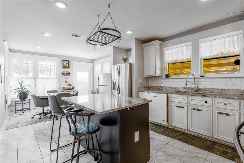 1101 Oak Avenue Mineral Wells, TX 76067