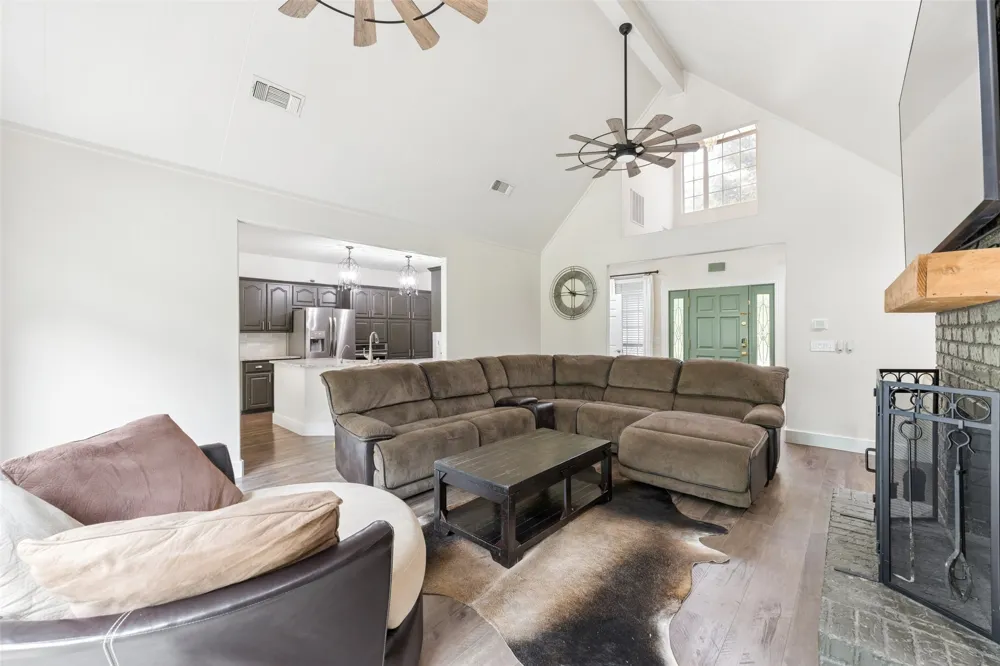109 Enchanted Drive Enchanted Oaks, TX 75156