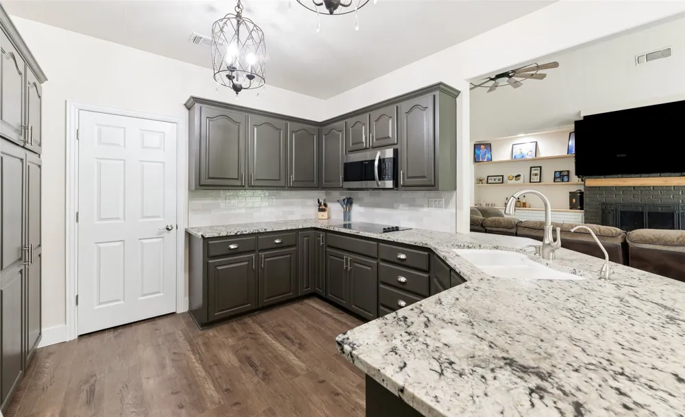 109 Enchanted Drive Enchanted Oaks, TX 75156