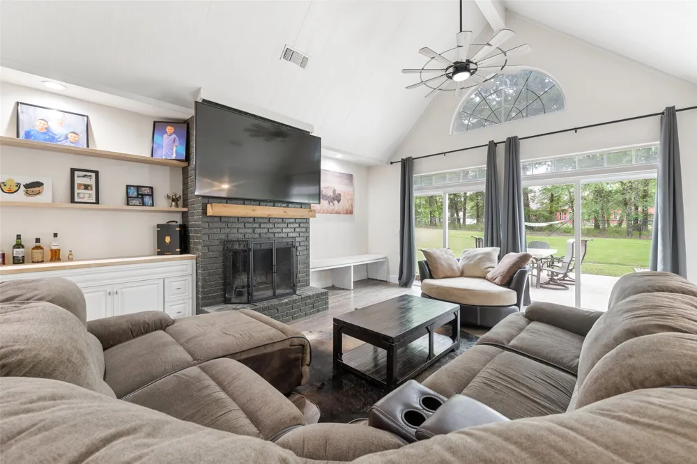 109 Enchanted Drive Enchanted Oaks, TX 75156