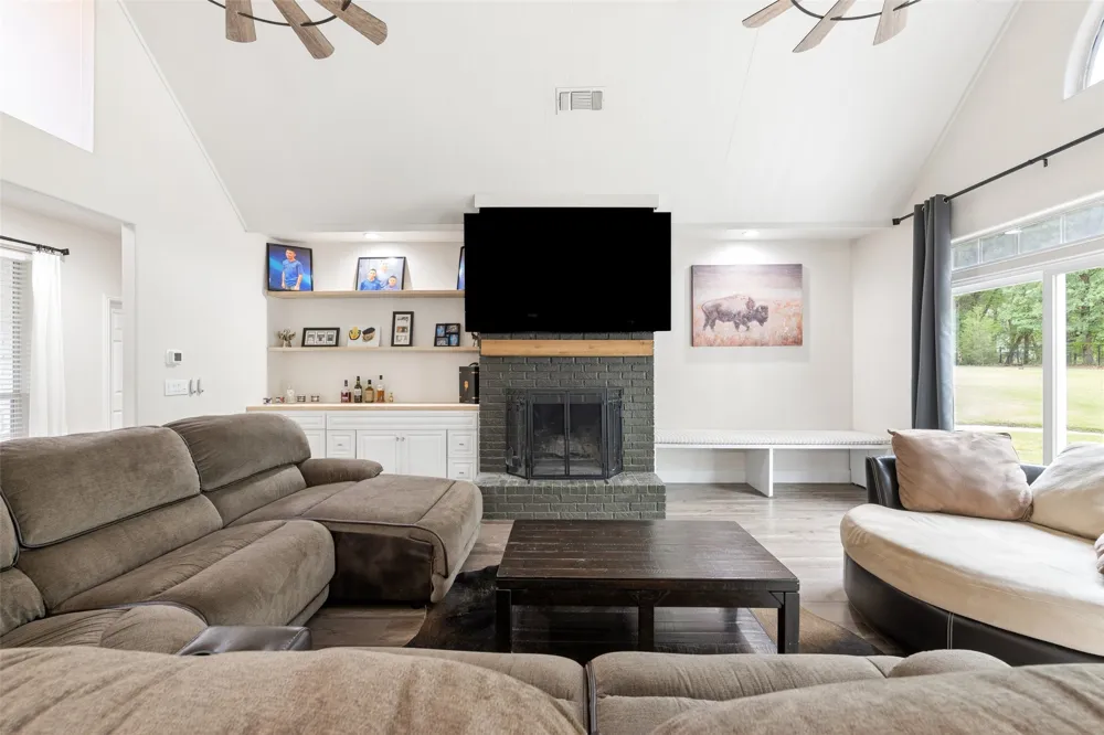 109 Enchanted Drive Enchanted Oaks, TX 75156