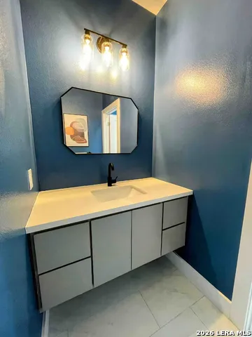 711 S Olive St #UNIT 101 San Antonio, TX 78203