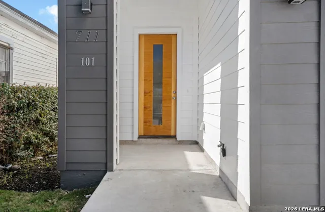 711 S Olive St #UNIT 101 San Antonio, TX 78203