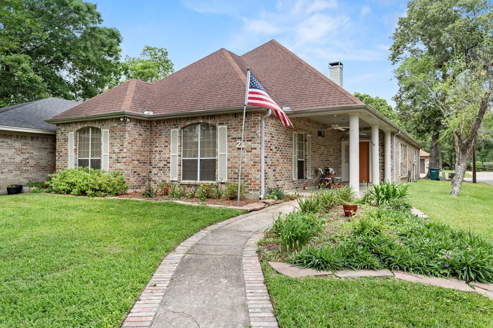21 Sandelwood Trl Trail Beaumont, TX 77706