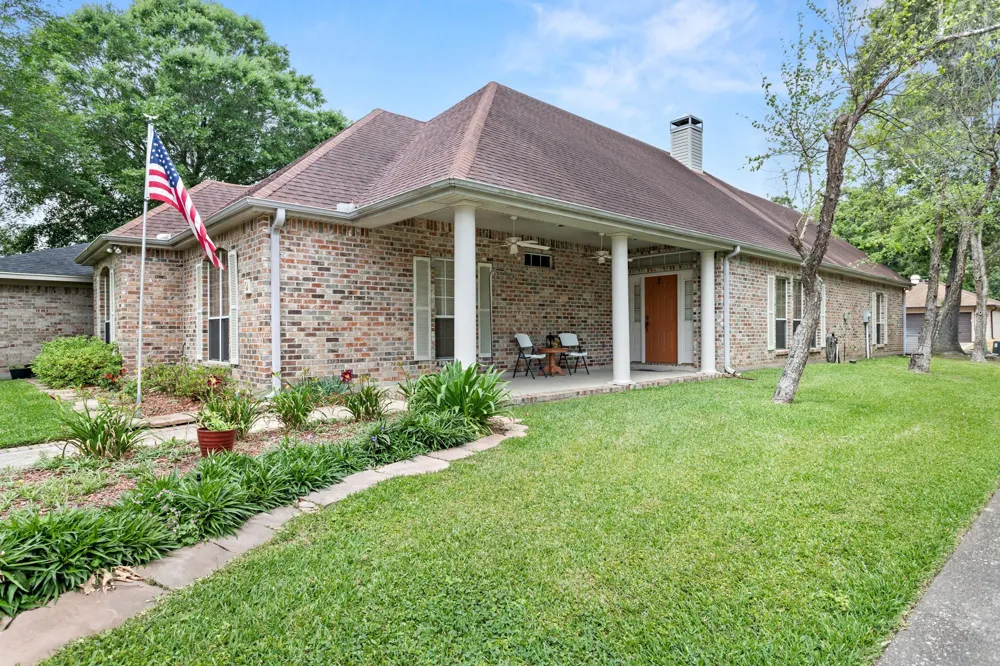 21 Sandelwood Trl Trail Beaumont, TX 77706