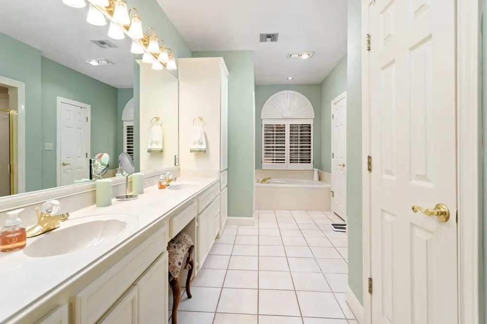 21 Sandelwood Trl Trail Beaumont, TX 77706