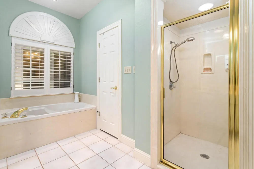 21 Sandelwood Trl Trail Beaumont, TX 77706