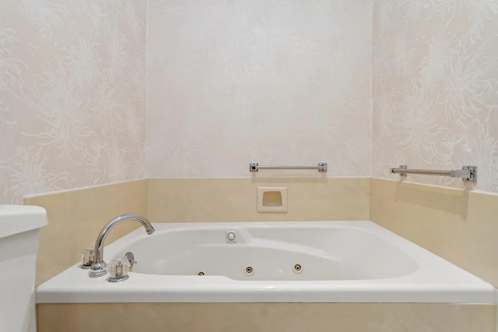 21 Sandelwood Trl Trail Beaumont, TX 77706