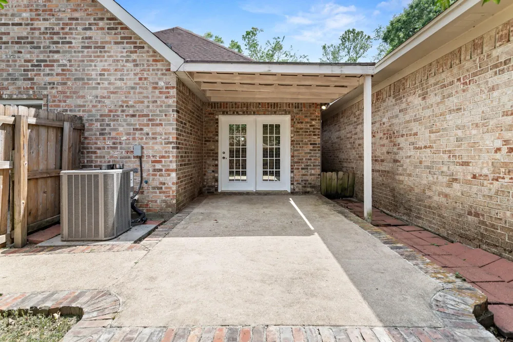 21 Sandelwood Trl Trail Beaumont, TX 77706