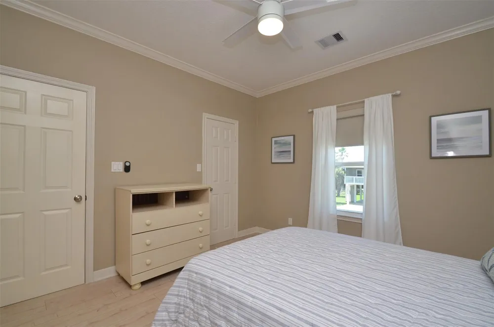 13823 Mutiny Lane Galveston, TX 77554
