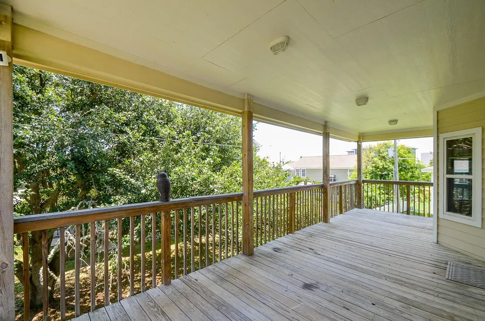 13823 Mutiny Lane Galveston, TX 77554