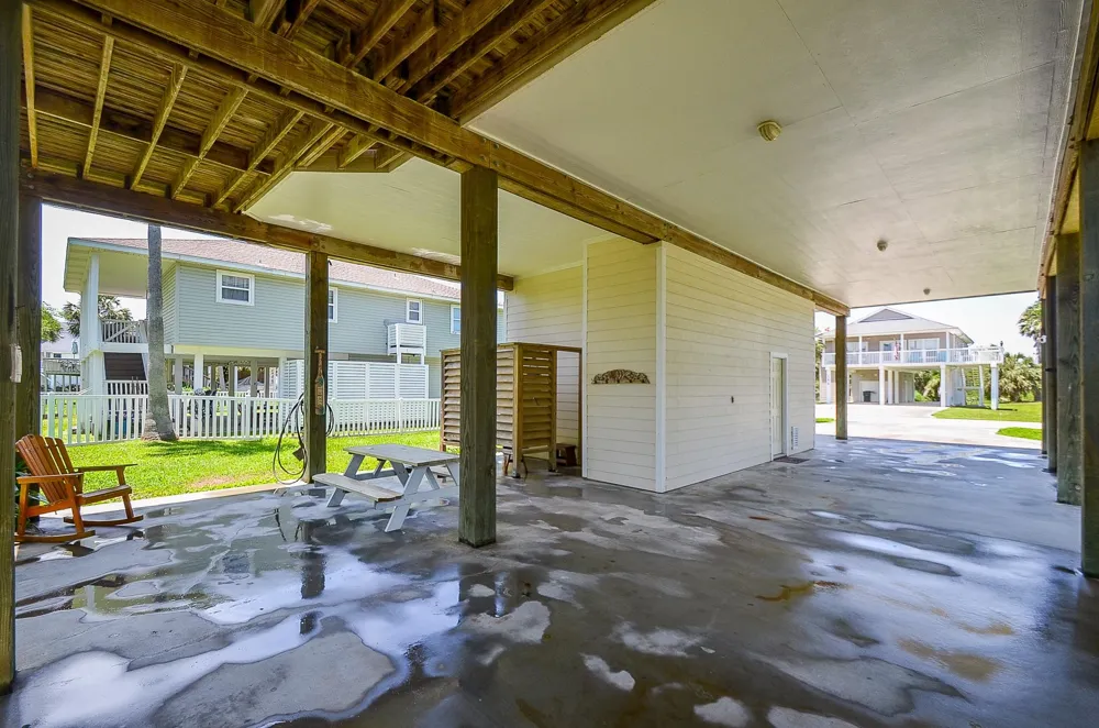 13823 Mutiny Lane Galveston, TX 77554