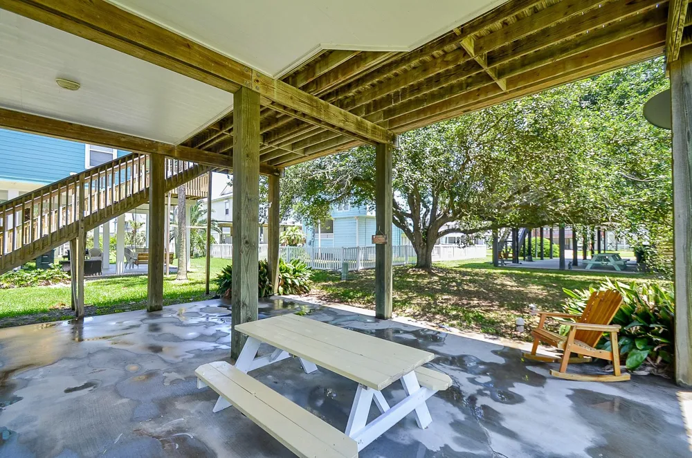 13823 Mutiny Lane Galveston, TX 77554