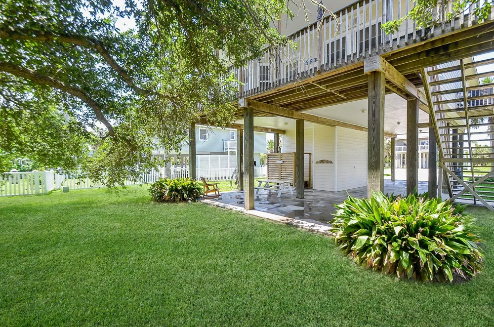 13823 Mutiny Lane Galveston, TX 77554