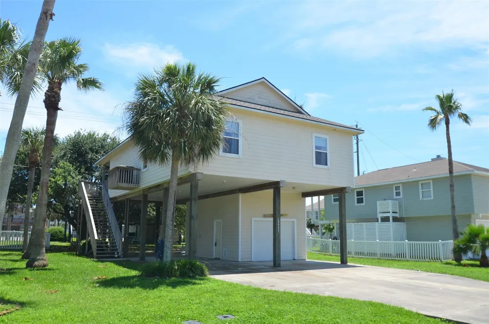 13823 Mutiny Lane Galveston, TX 77554