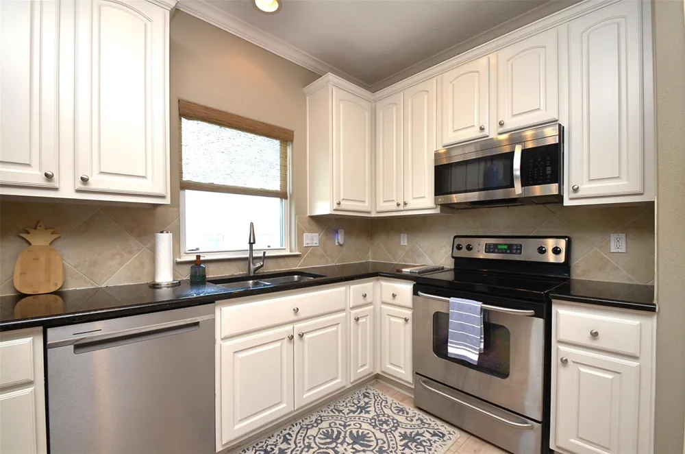 13823 Mutiny Lane Galveston, TX 77554