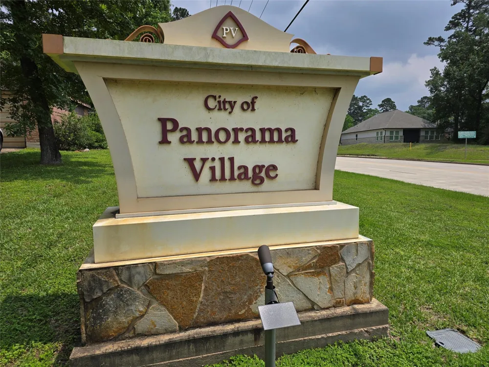 98 Indian Creek Drive Panorama Village, TX 77304