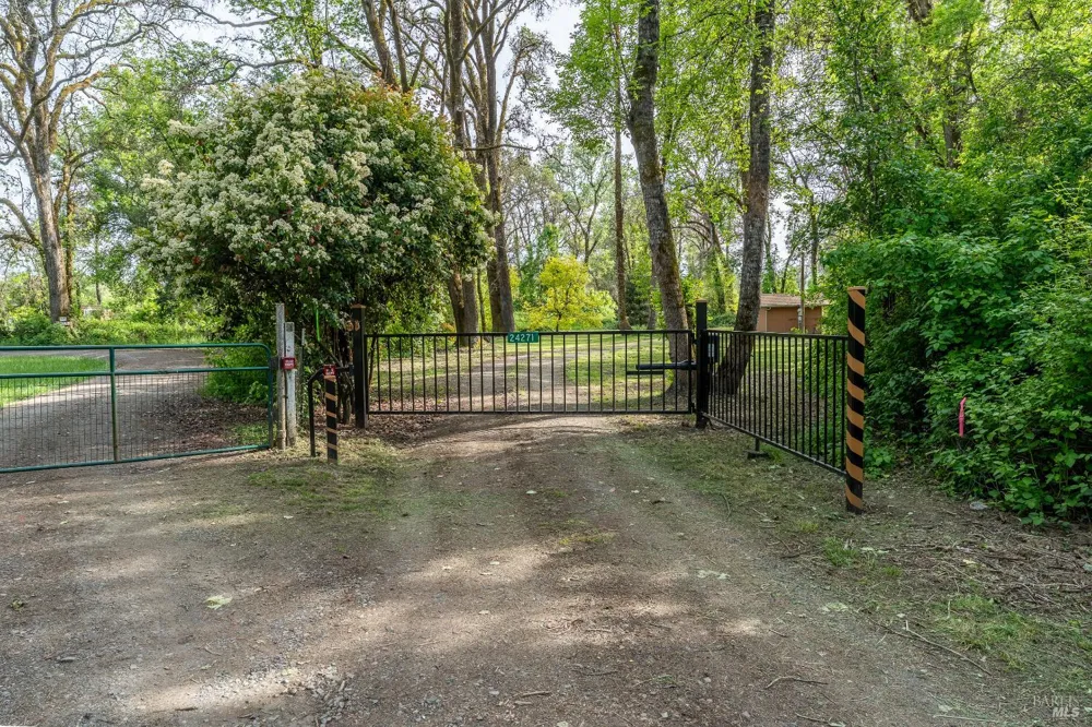 24271 Shady Lane Covelo, CA 95428