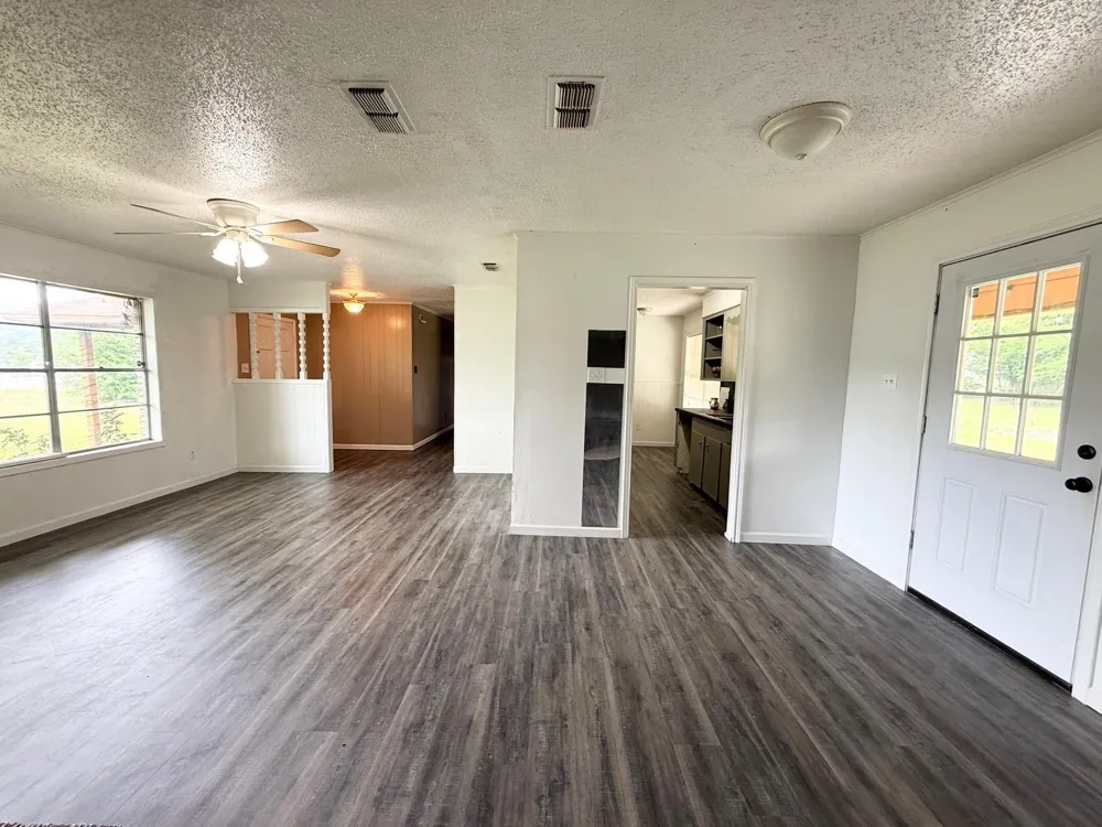 204 Us Highway 287 Elkhart, TX 75839