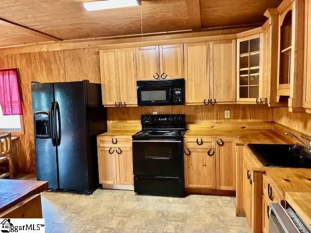 411 Bradley Dill Road Campobello, SC 29322