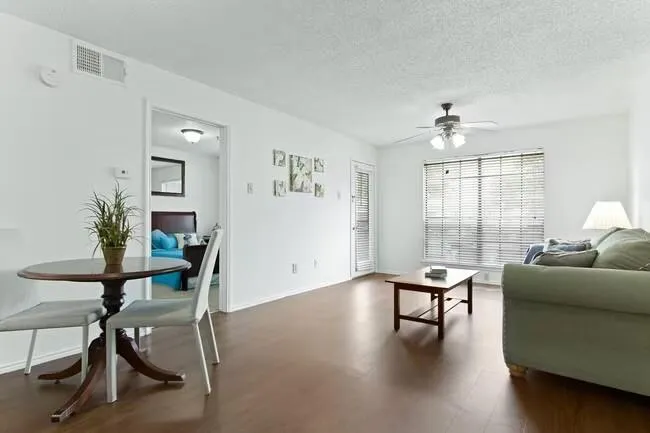 3305 Dilido St #1105 Dallas, TX 75228