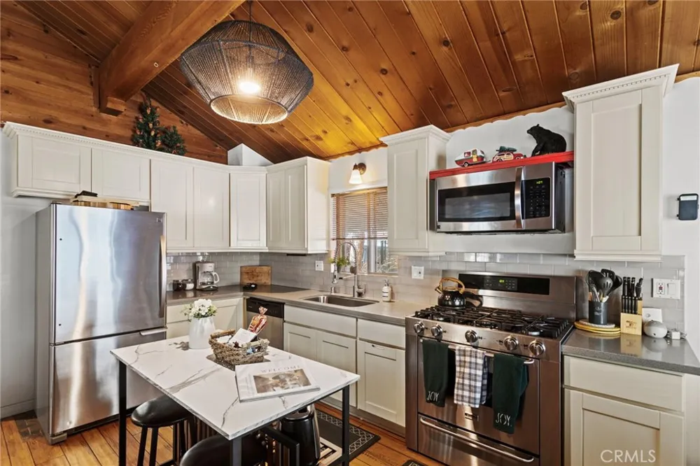 1029 W Aeroplane Big Bear City, CA 92314