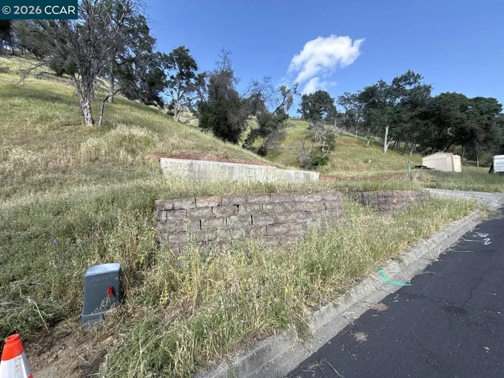 1090 Arroyo Grande Dr Napa, CA 94558