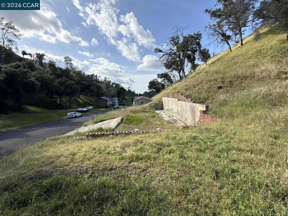 1090 Arroyo Grande Dr Napa, CA 94558