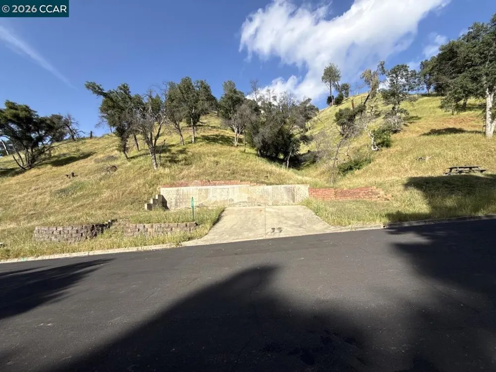 1090 Arroyo Grande Dr Napa, CA 94558