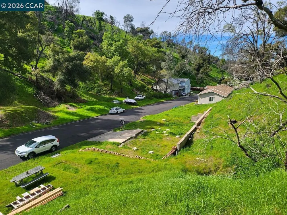1090 Arroyo Grande Dr Napa, CA 94558
