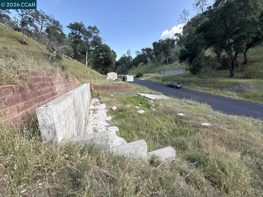 1090 Arroyo Grande Dr Napa, CA 94558