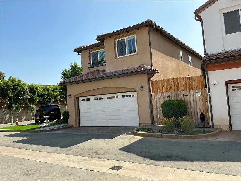 8621 Noble Avenue #4 North Hills, CA 91343
