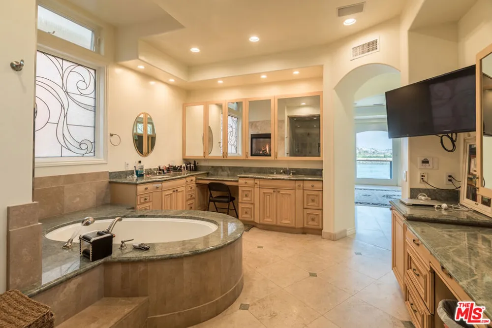 119 Via Marina Marina del Rey, CA 90292