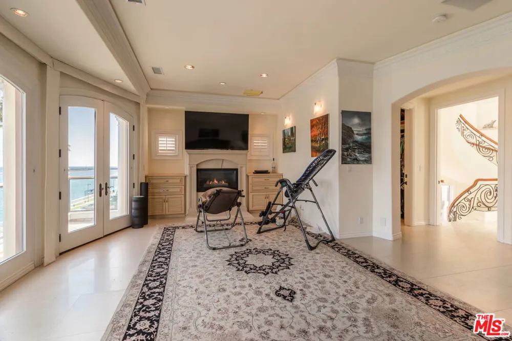 119 Via Marina Marina del Rey, CA 90292