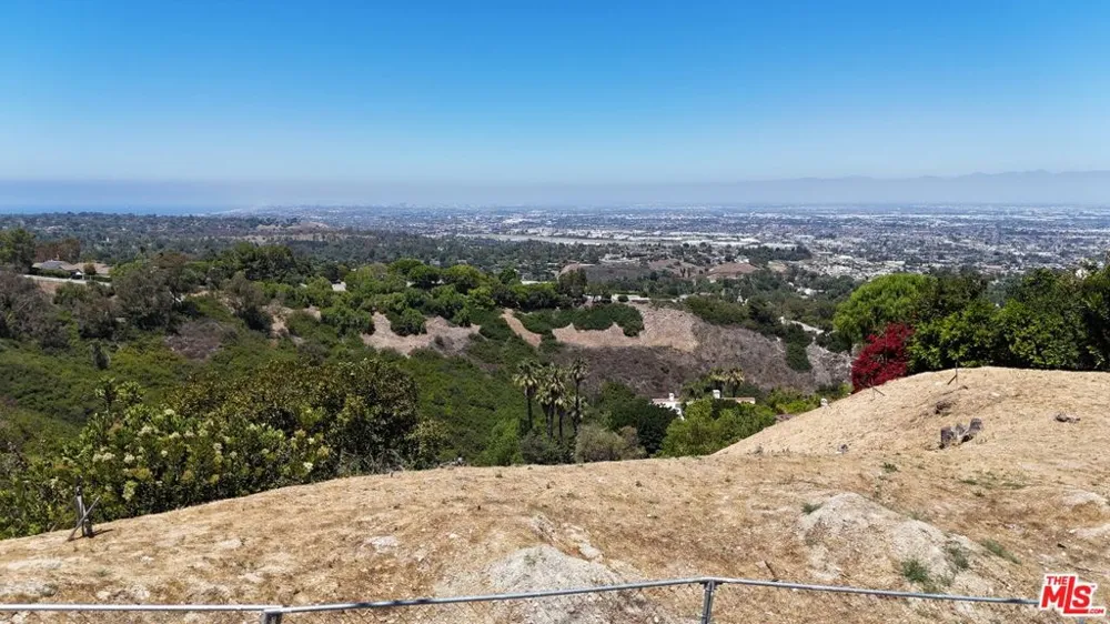 14 Bronco Dr. Rancho Palos Verdes, CA 90275