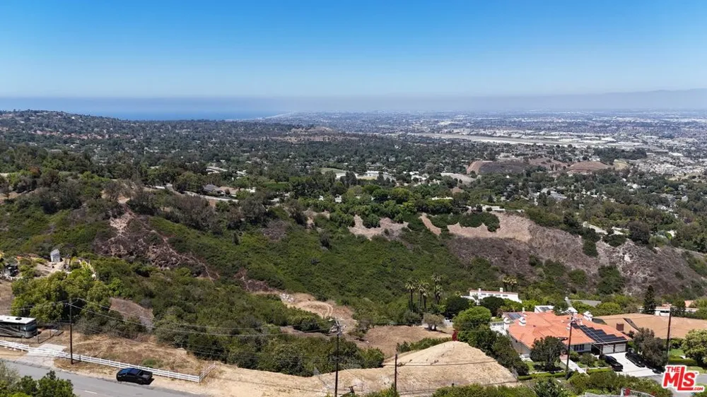 14 Bronco Dr. Rancho Palos Verdes, CA 90275