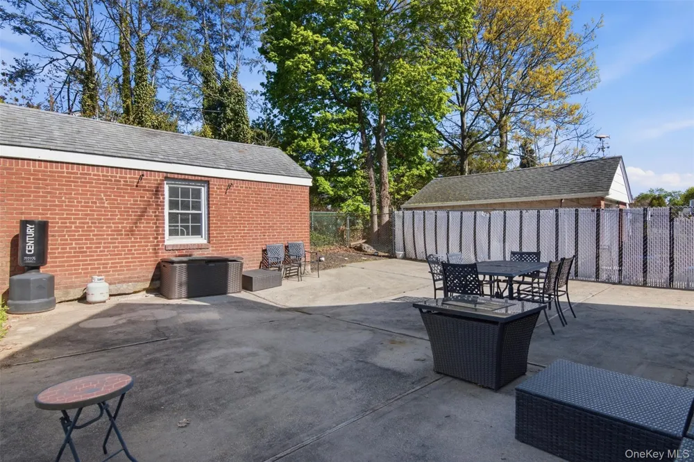 1155 Delmar Avenue Franklin Square, NY 11010