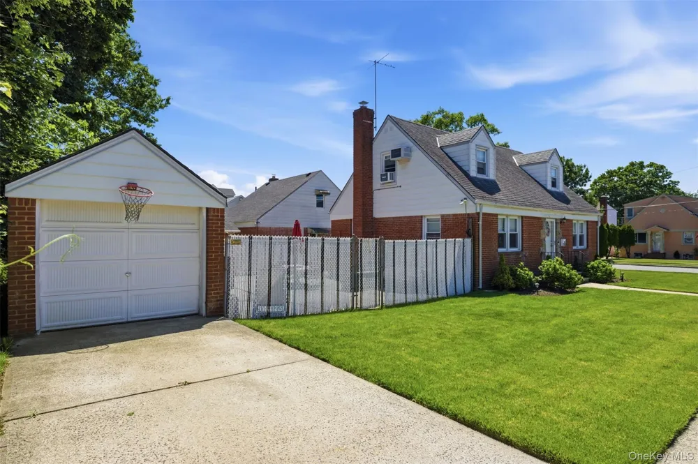 1155 Delmar Avenue Franklin Square, NY 11010