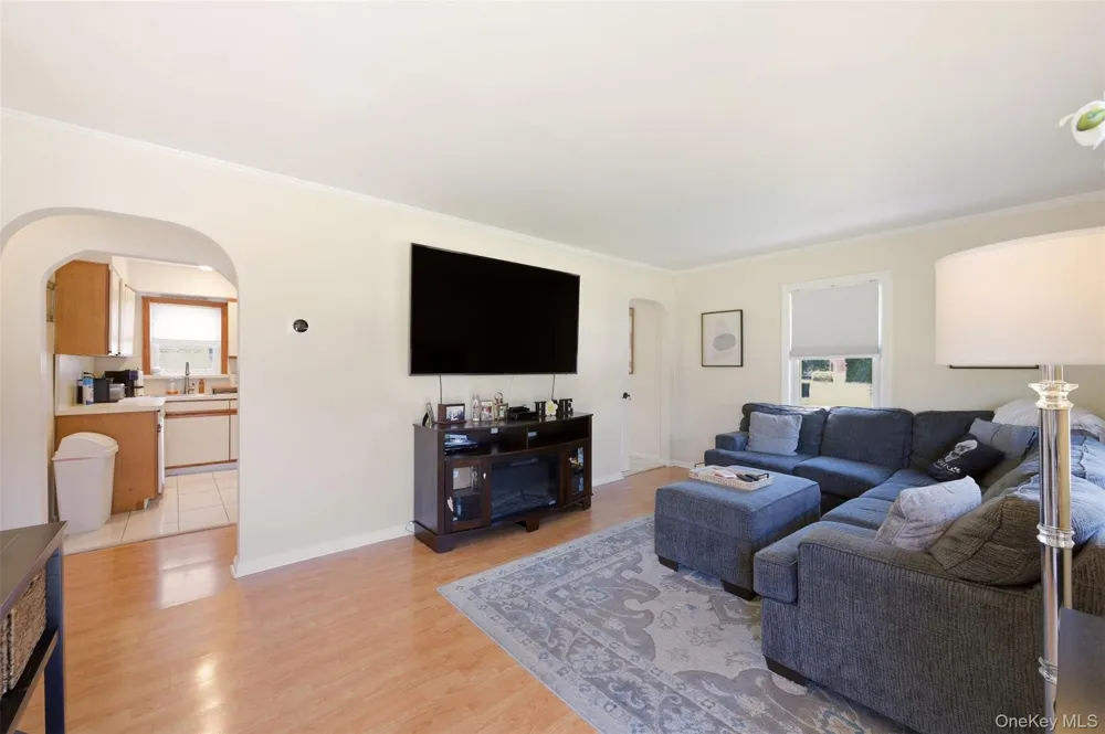 1155 Delmar Avenue Franklin Square, NY 11010