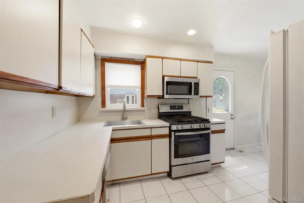1155 Delmar Avenue Franklin Square, NY 11010