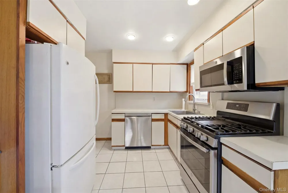 1155 Delmar Avenue Franklin Square, NY 11010