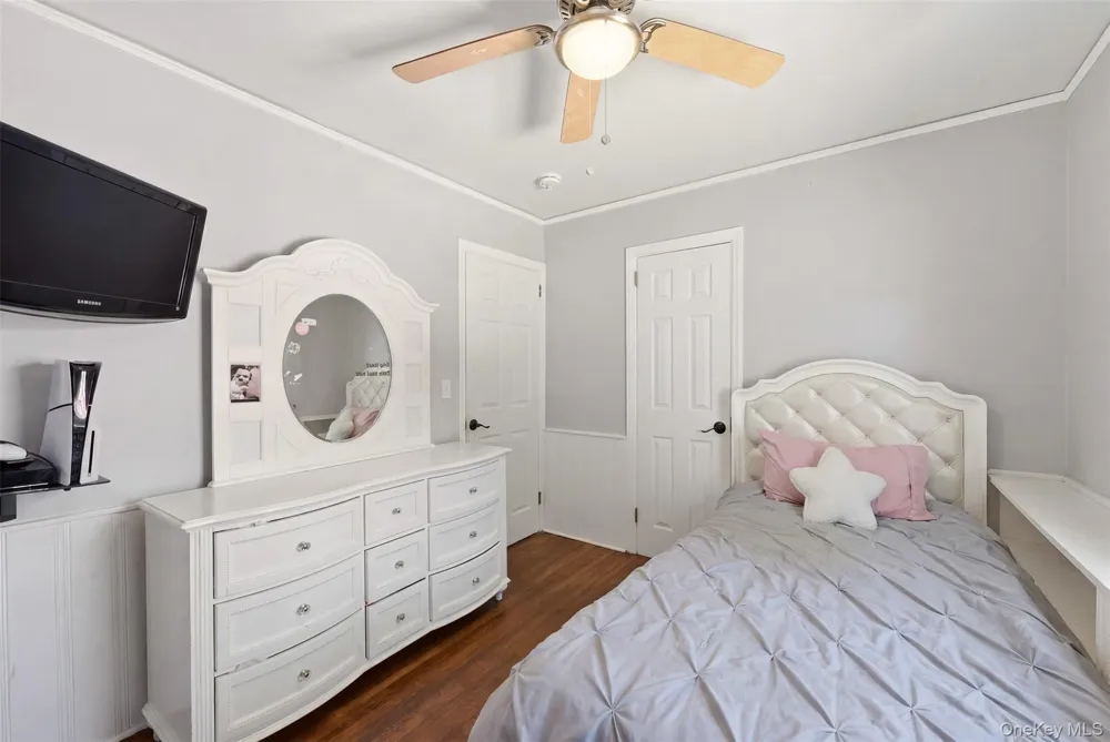 1155 Delmar Avenue Franklin Square, NY 11010