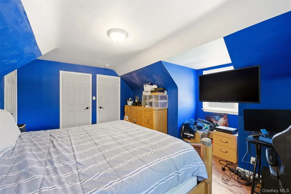 1155 Delmar Avenue Franklin Square, NY 11010