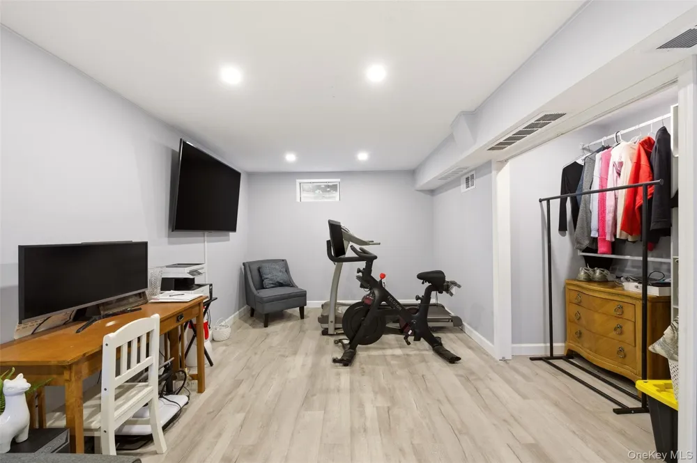 1155 Delmar Avenue Franklin Square, NY 11010