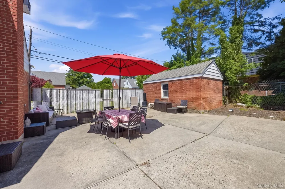 1155 Delmar Avenue Franklin Square, NY 11010