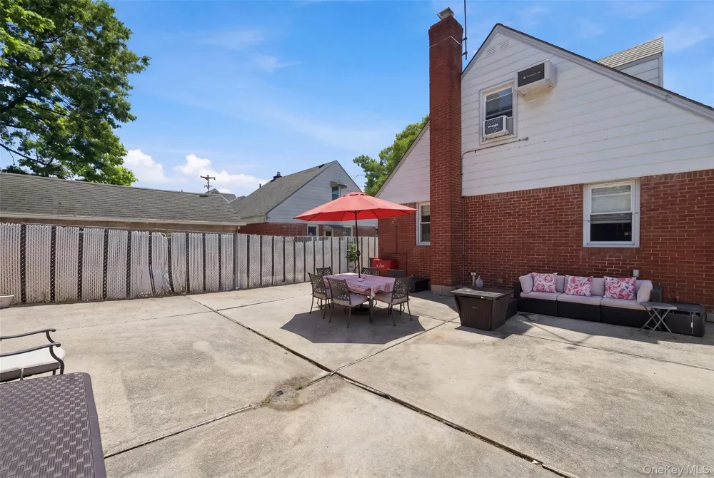 1155 Delmar Avenue Franklin Square, NY 11010
