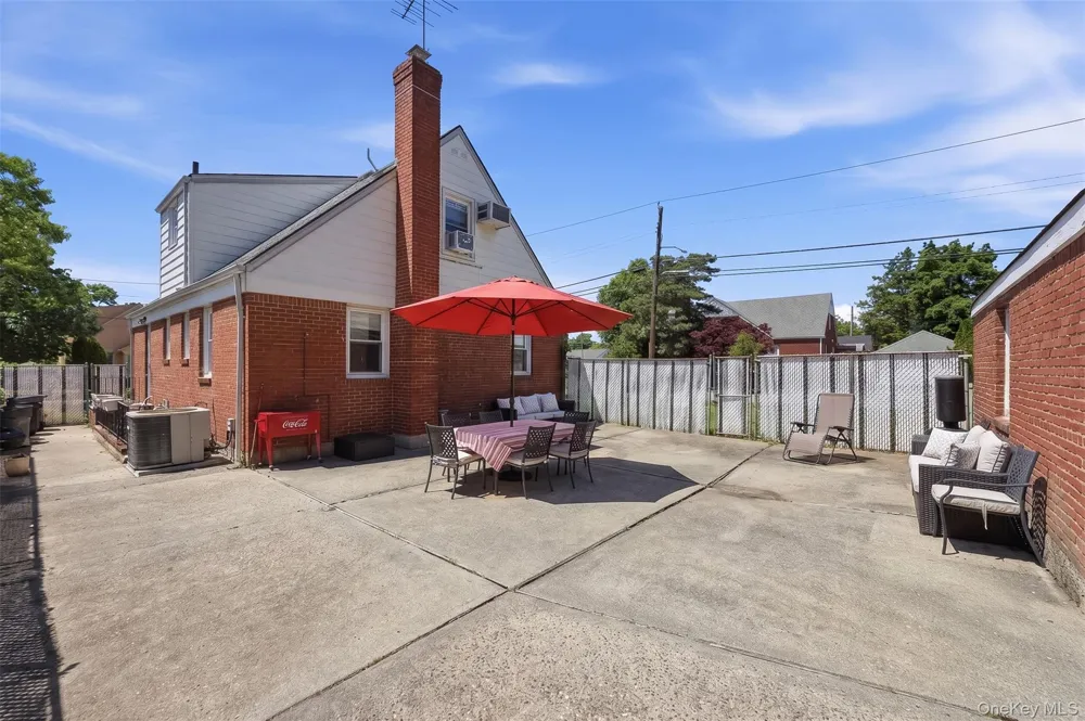 1155 Delmar Avenue Franklin Square, NY 11010
